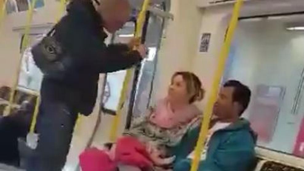 La valiente reacción de una mujer ante un ataque racista en Londres | Redes