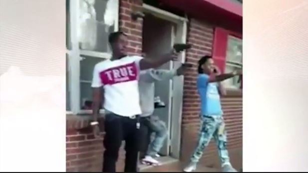 #EsViral El "Mannequin Challenge" que alarmó a la Policía | Redes