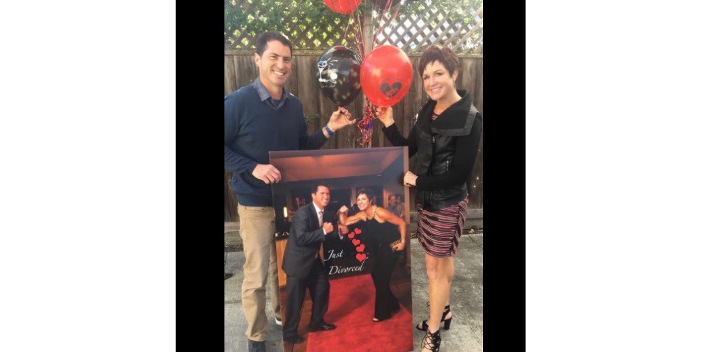 #EsViral Celebraron su divorcio con una fiesta y sus fotos arrasan en Twitter | Redes