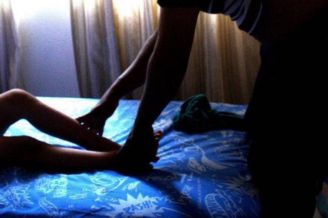 Detienen a tres hombres por violar a una mujer y emitirlo en directo a través de Facebook | Redes