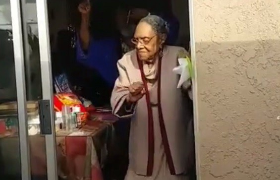 Video: celebra sus 100 años bailando una canción de Bruno Mars | Redes