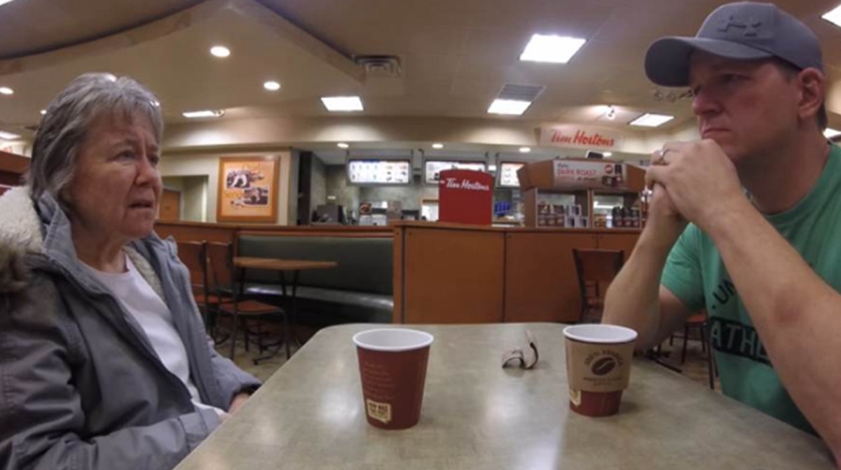 Grabó el momento en que su madre con demencia no lo reconoce por primera vez | Redes