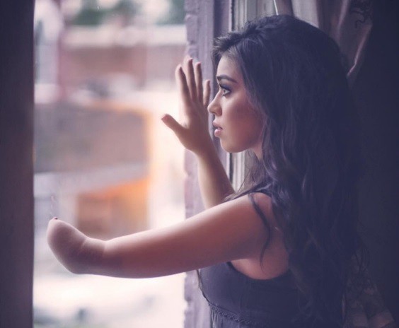 La conmovedora historia de la blogger de moda a la que le falta un brazo | Redes