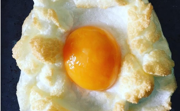 Cómo preparar los "huevos nube", el nuevo furor de Instagram | Redes