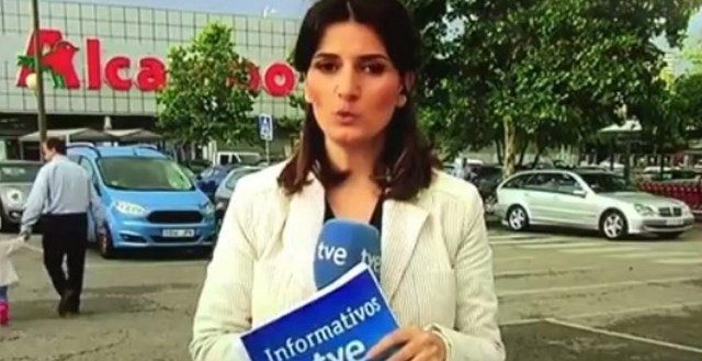 Una periodista se equivocó en vivo y avergonzada desapareció de plano | Redes