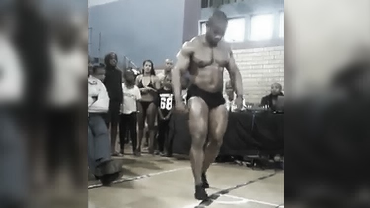 Video escalofriante: un fisicoculturista murió al intentar hacer una pirueta en una exhibición | Redes
