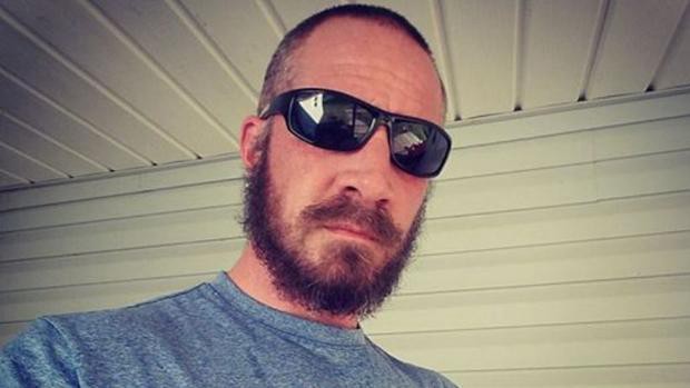 El padre que arrasa en Facebook con las "normas para salir con mis hijas" | Redes