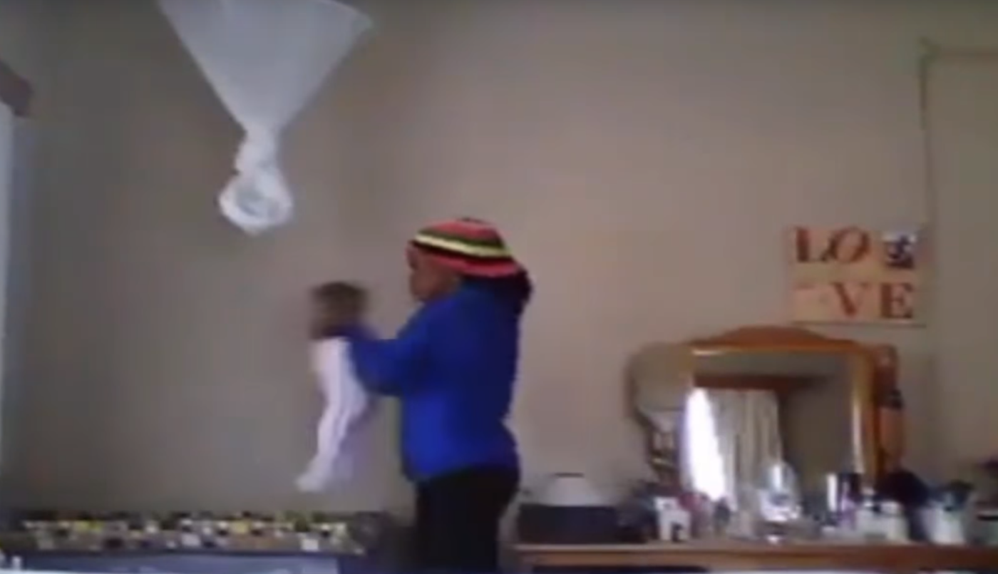 Indignante: una mujer puso una cámara oculta para ver como trataba la niñera a su beba y se llevó una desagradable sorpresa | Redes