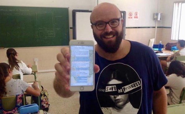 Un docente se volvió viral por enseñar historia a través de un grupo de WhatsApp | Redes