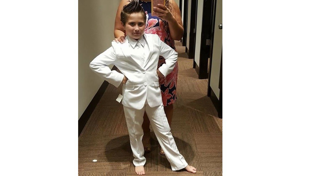 A esta nena le negaron la comunión por querer tomarla vestida con un traje blanco | Redes