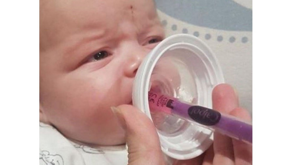 El ingenioso truco de esta mamá para que su beba tome sus medicamentos | Redes