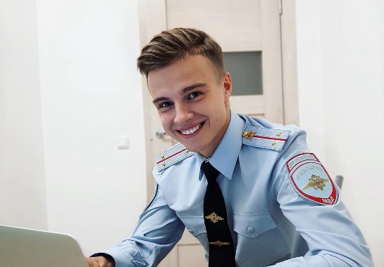 El policía ruso al que le piden arrestos y lo tientan para trabajar en TV | Redes