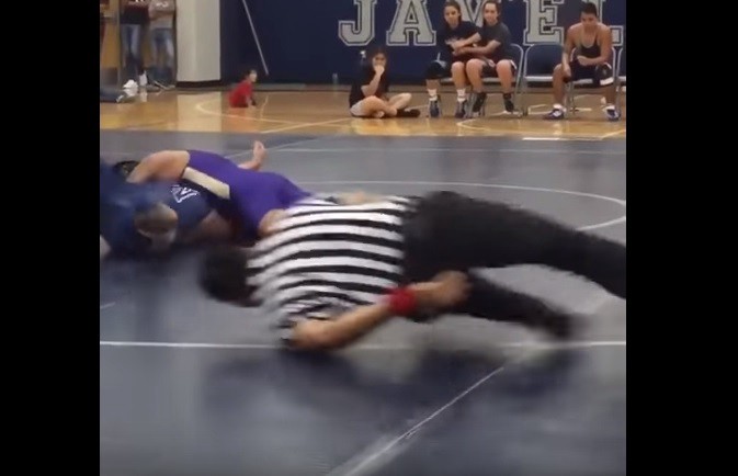 Video: el árbitro "araña" | Redes