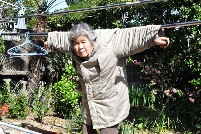 La historia de la abuela japonesa que se volvió viral por sus fotos locas | Redes