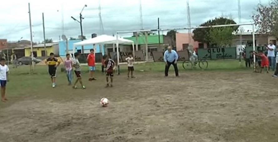 El blooper del gobernador Ricardo Colombi que se viralizó en las redes | Redes