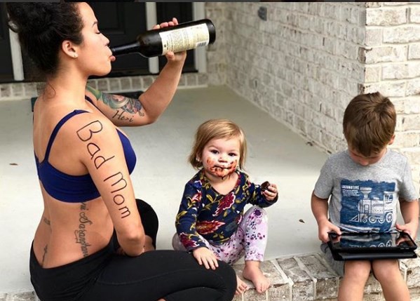 La mujer que es furor en Instagram por ser una "mala madre" | Redes
