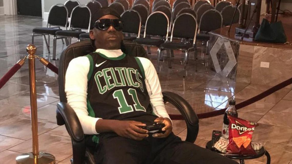 No se puede creer: murió y embalsamaron su cuerpo jugando a los videojuegos | Redes