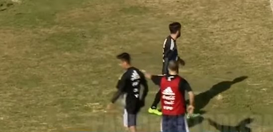 Lo tienen de punto: a Pipita Higuaín no lo perdonan ni cuando "falla" un abrazo | Rusia 2018