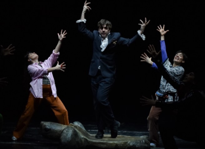 "El ángulo muerto", un manifiesto vivo sobre lo múltiple y lo no hegemónico | Espectáculos