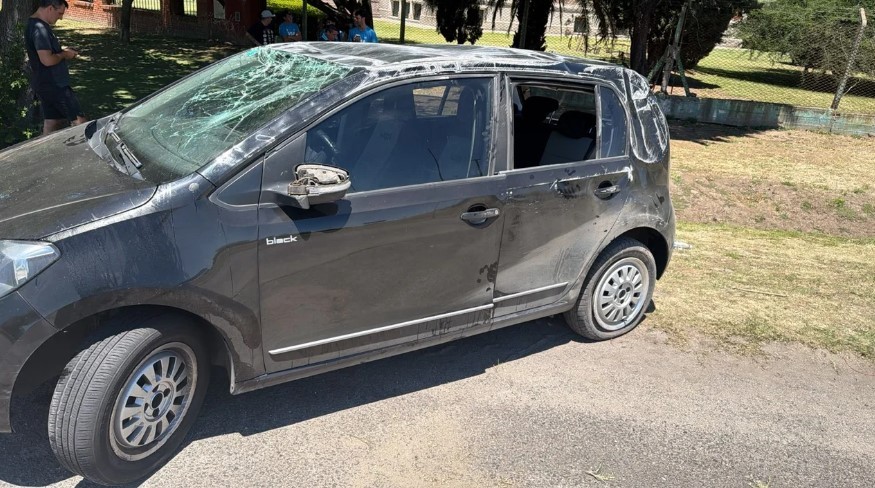 Un arquero de Los Leones perdió el control de su auto y volcó en Ringuelet | Actualidad