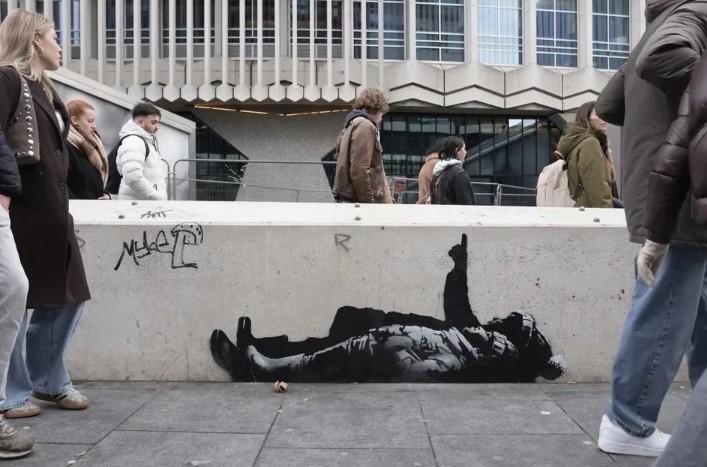 Banksy reaparece en Londres con dos murales sobre la desigualdad y la crisis de vivienda | Internacionales
