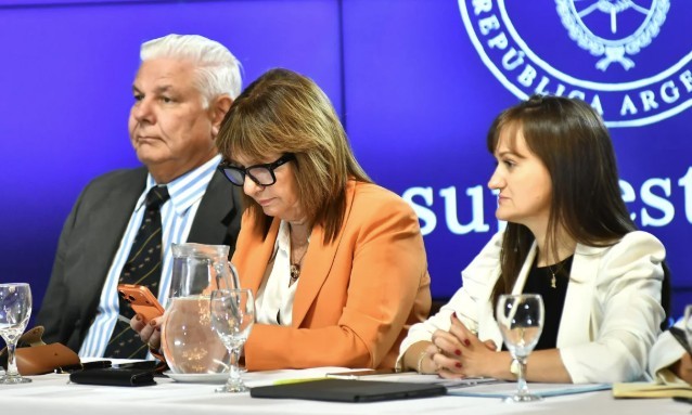 Reforma laboral: Bullrich se reunió con dialoguistas y la rebaja de Ganancias sigue como escollo | Política