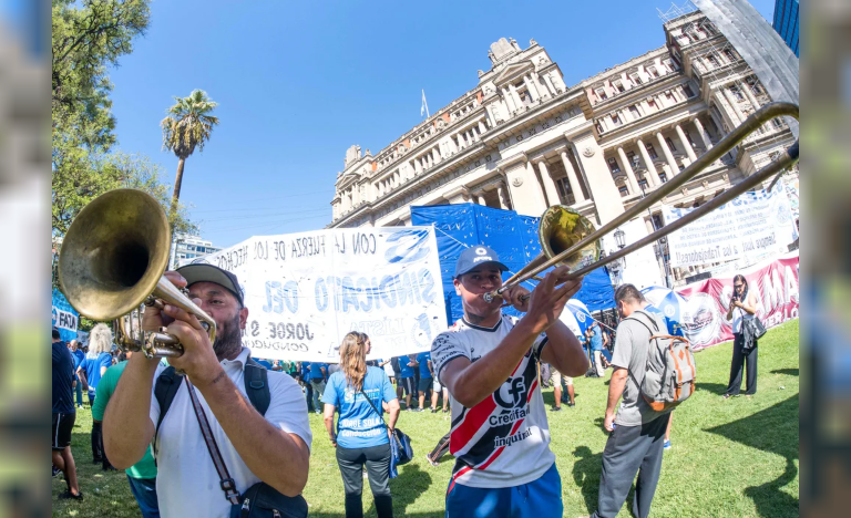 La CGT se moviliza a Tribunales contra la reforma laboral de Milei | Política