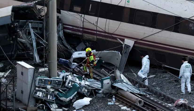 España: un choque entre dos trenes de alta velocidad dejó al menos 39 muertos y más de 120 heridos | Internacionales
