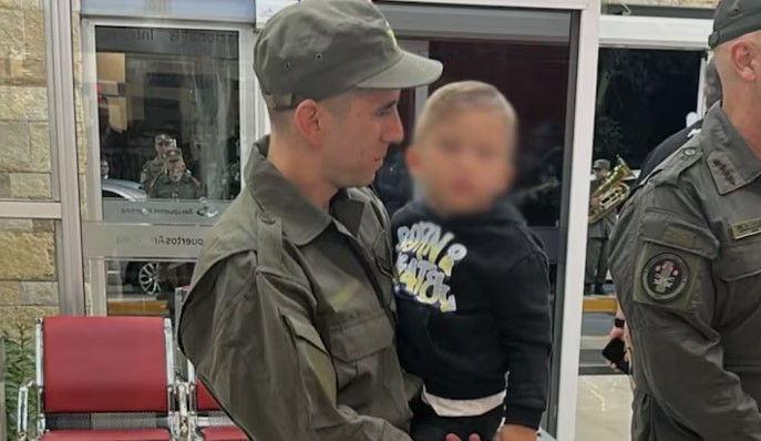 Nahuel Gallo llegó a Argentina y fue recibido por su esposa e hijo | Política