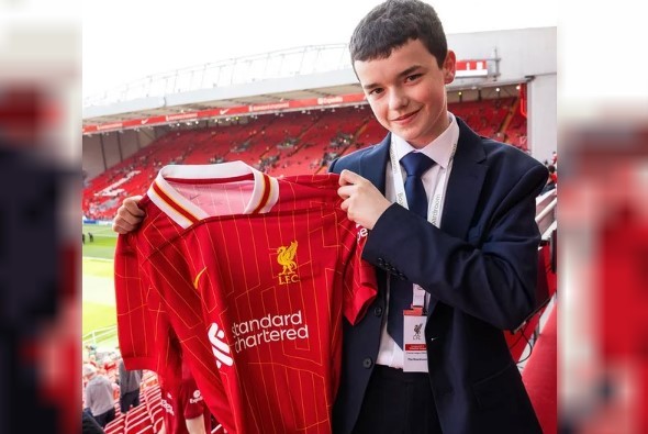 Owen Cooper ganó el Golden Globe y recibió un saludo especial del Liverpool | Espectáculos