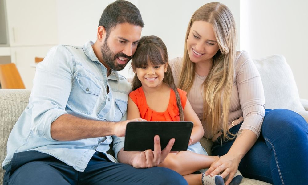 "Mapaternidad" presente en la era digital: atención, escucha y conexión emocional. | Actualidad