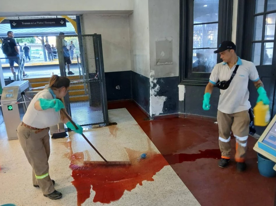 Batalla campal en la estación Quilmes del Tren Roca: un apuñalado | Actualidad