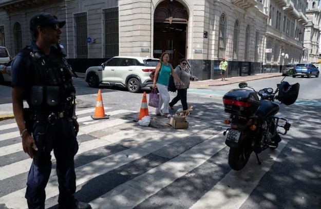 Frustran golpe boquetero: iban a robar un banco a través de un túnel en el casco histórico de Montevideo | Internacionales