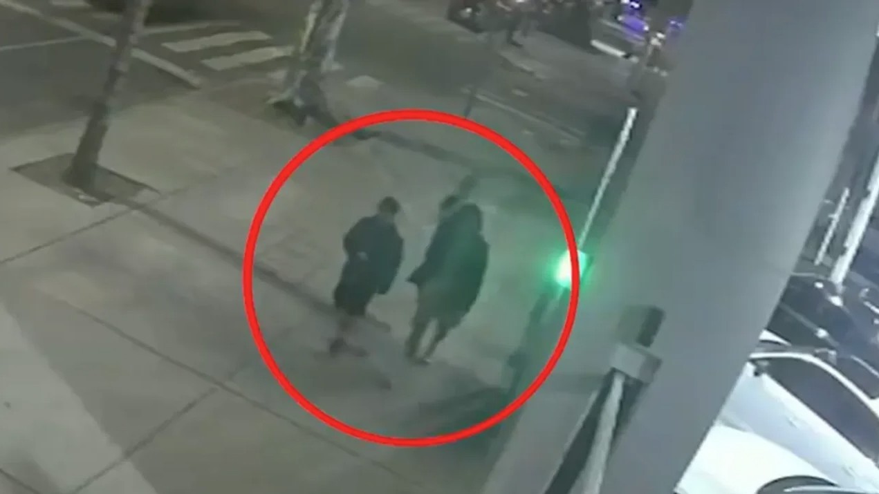 Delincuentes asaltaron una concesionaria en Villa Devoto y robaron camisetas autografiadas | Actualidad