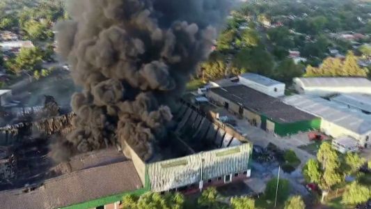 Se reavivó el fuego en el depósito de pinturas de Francisco Álvarez