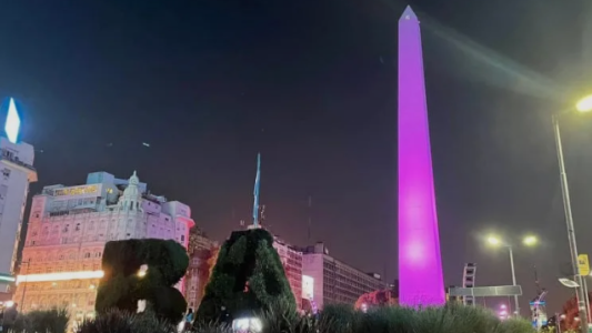 Los monumentos se iluminan de violeta por el Día Mundial de la Concientización sobre la Epilepsia