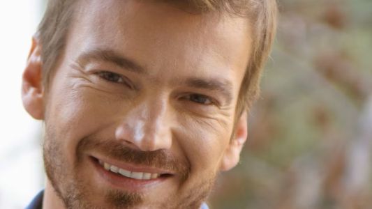 El actor Guillermo Pfening chocó y volcó su auto en Núñez: cómo se encuenta