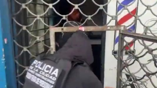 Floresta: allanaron una barbería en la que se ocultaba un prostíbulo