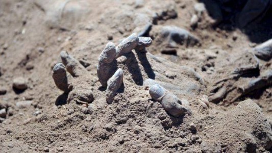 Horror del Estado Islámico: hallan fosas comunes con cientos de cadáveres