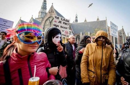 Trabajadoras sexuales, contra el cierre de sus locales en Holanda