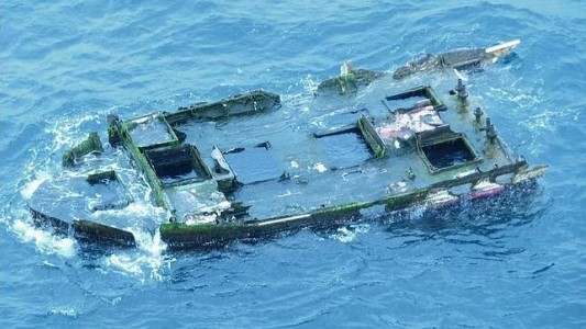 Un barco perdido en el tsunami de Japón aparece en Estados Unidos con "pasajeros" a bordo
