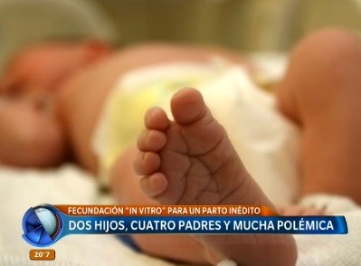 Dos hijos, cuatro padres y mucha polémica