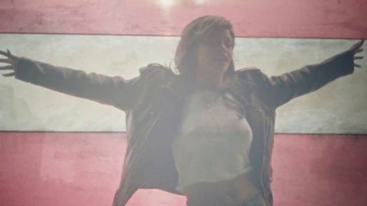 Rihanna apunta al sueño americano en su nuevo videoclip