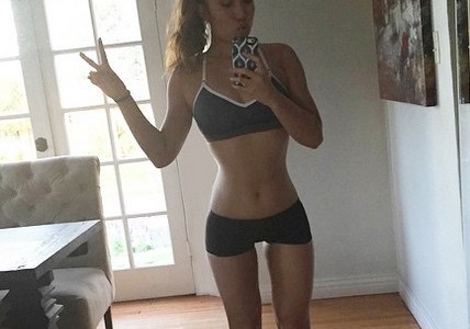 Se hizo Photoshop para mostrar lo ridículo que es "un cuerpo perfecto"