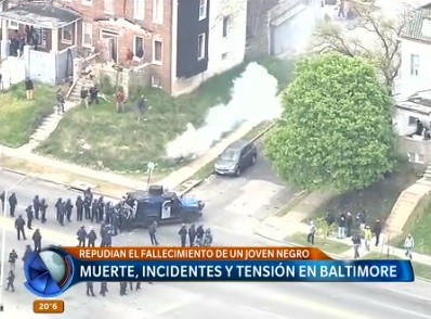Violentos enfrentamientos entre policías y manifestantes en Baltimore luego de la muerte de otro joven afroamericano