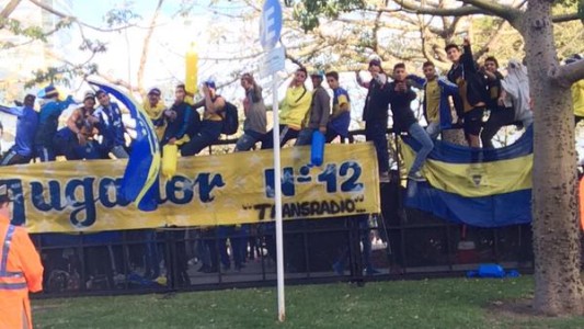 Banderazo de hinchas de Boca en la previa del Superclásico