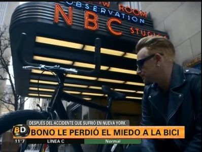 Una divertida recreación de su caída de la bici hizo Bono con Jimmy Fallon