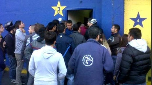 Superclásico: la justicia ordenó a Boca venderle entradas a 42 socios pero el club se negó