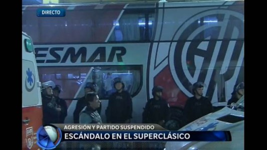 La odisea de los jugadores de River para salir de la Bombonera