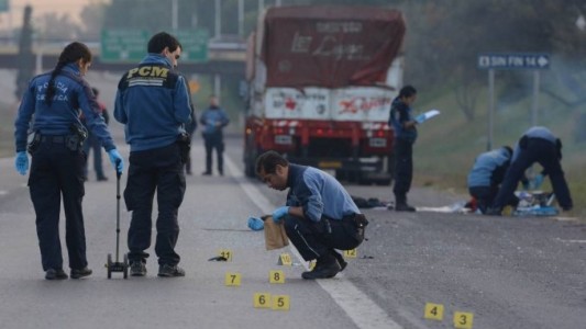 Joven murió atropellada tras discutir con su pareja que luego se arrojó bajo un camión